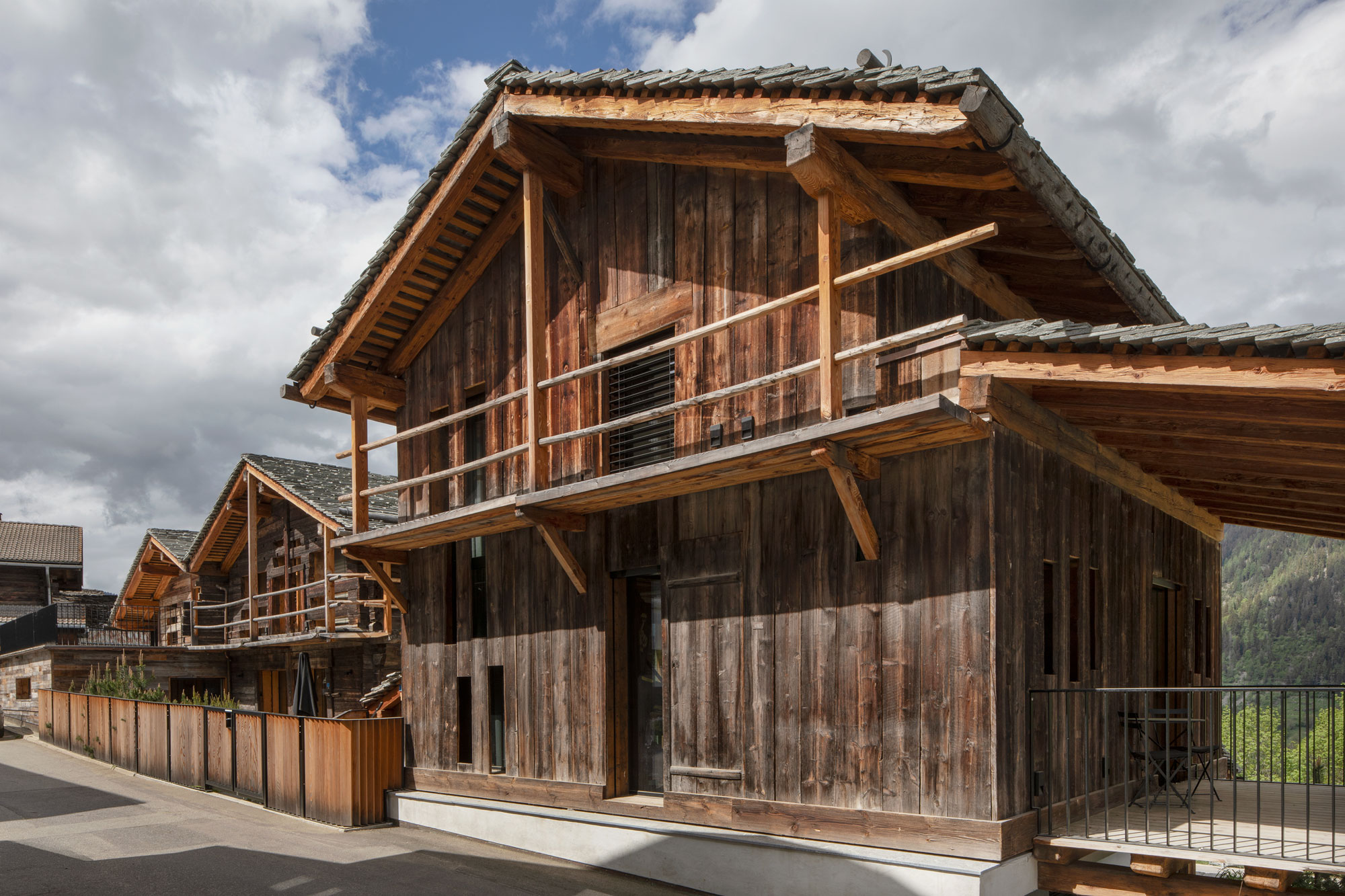 Façade arrière grange enveloppe en bieux bois