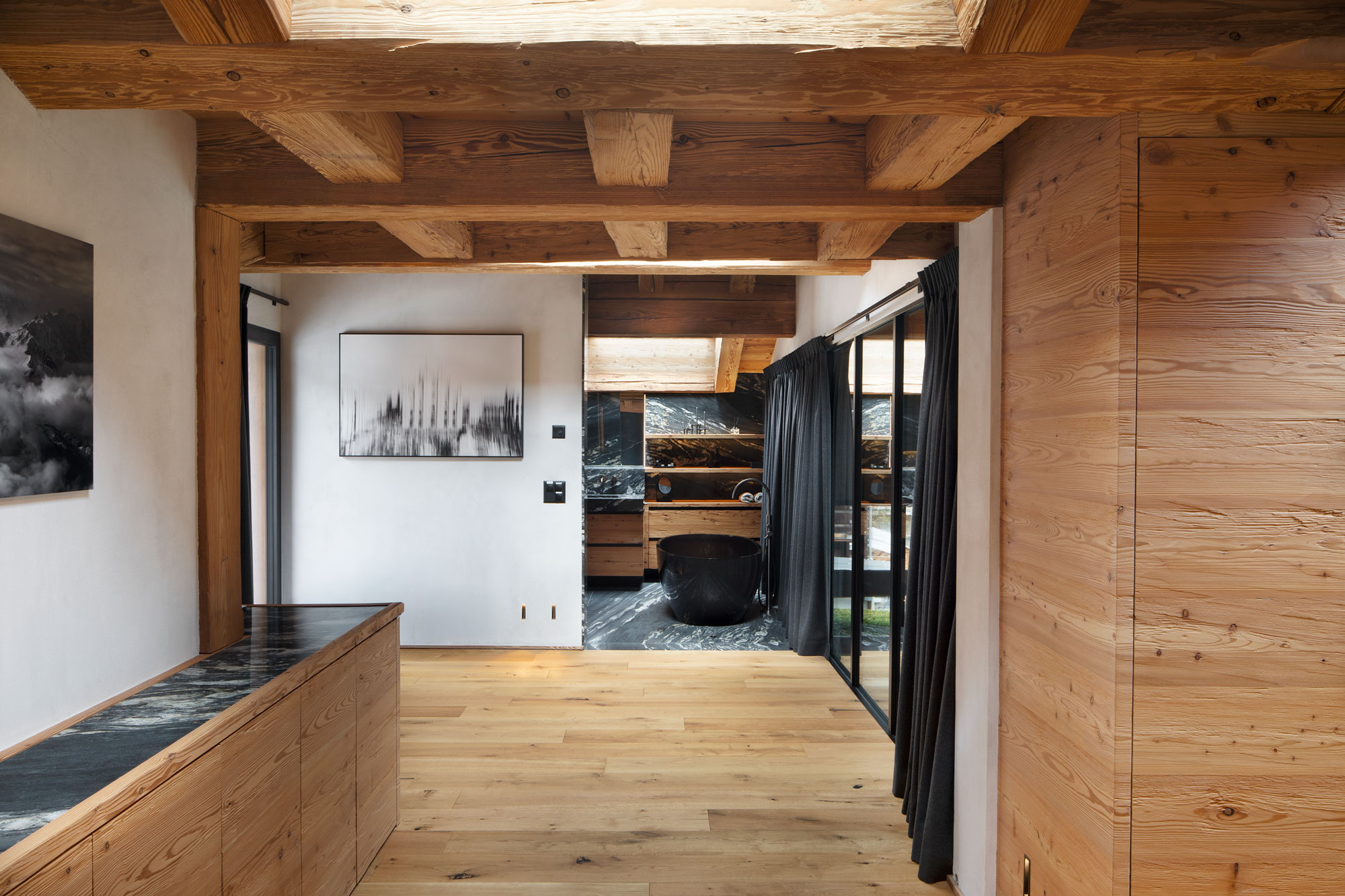 Chalet Valais suite parentale avec salle de bain ouverte